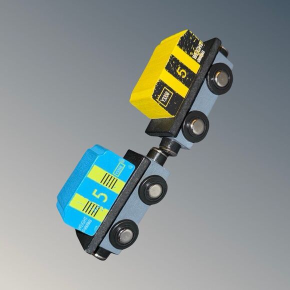 Set of 8 Magnetic Wooden Railway Trains Engines & Cars A25 - Picture 15 of 16